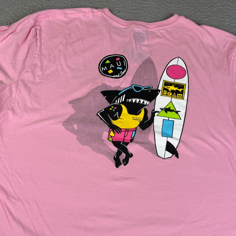 Maui and Sons T-Shirt Mens XL Pink Shark Surfer Graphic Short Sleeve Cotton Tee